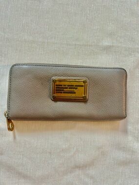 Marc Jacobs wallet, taupe guc